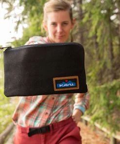 KAVU Cammi Clutch